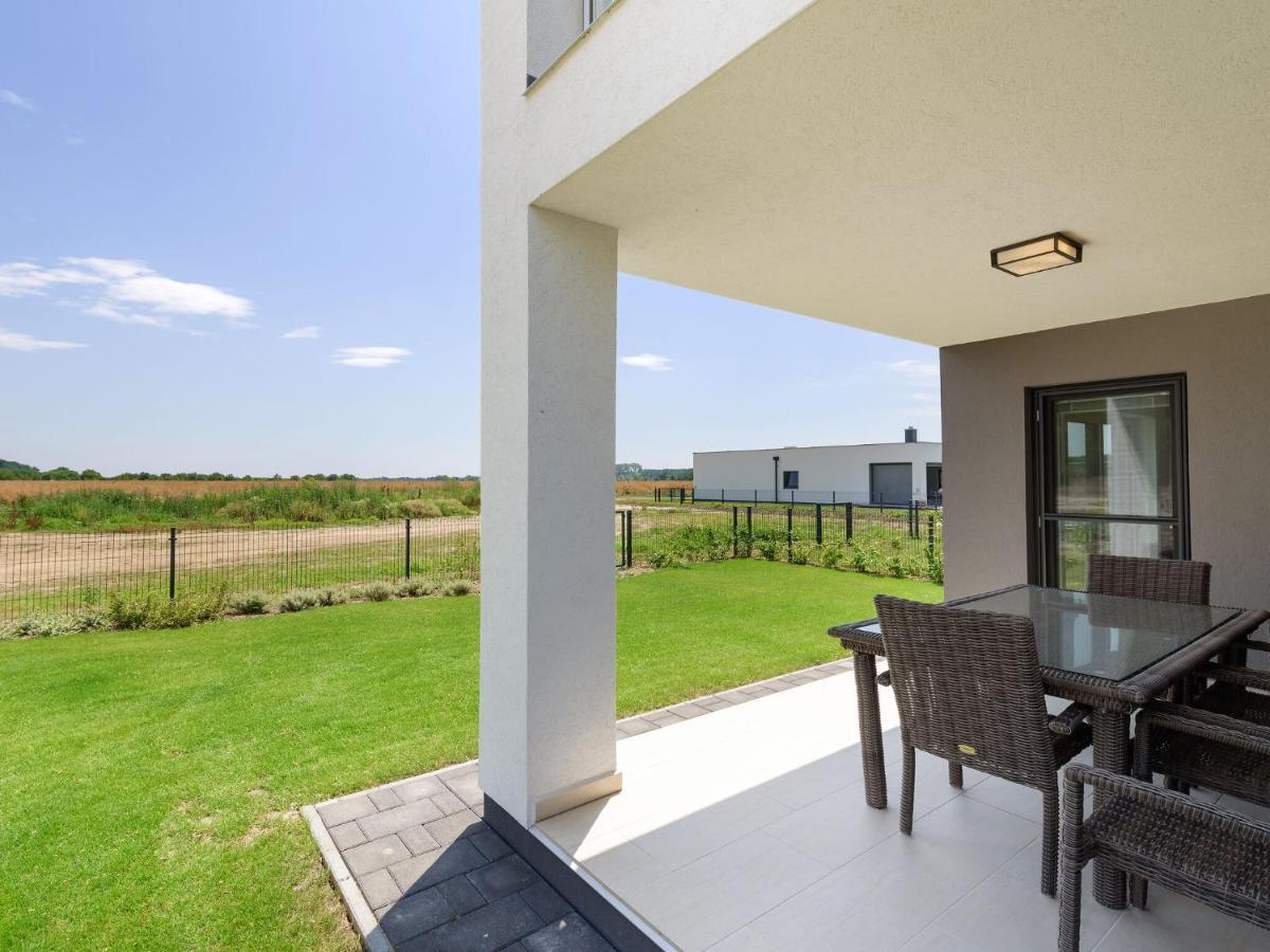 Apartment With Pool, Roof Terrace, Garden Zsira Экстерьер фото