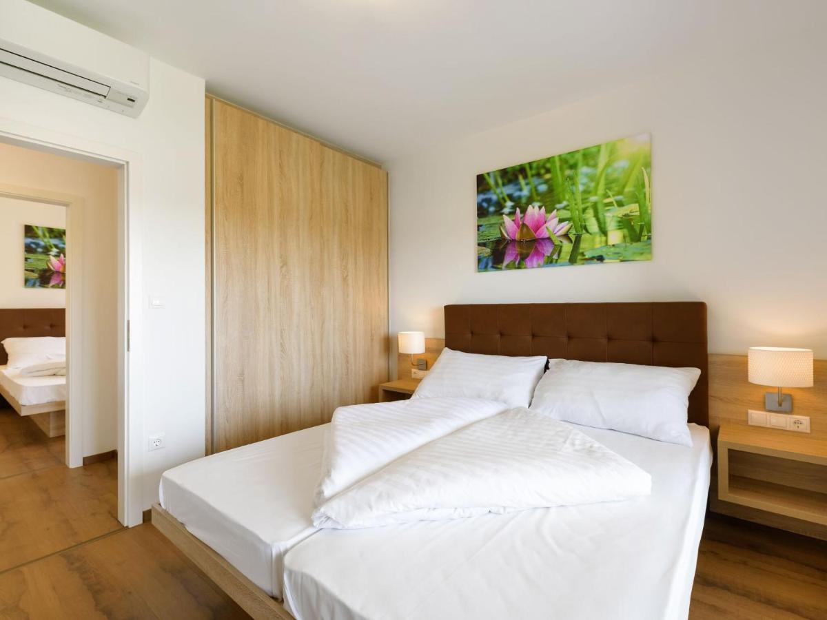 Apartment With Pool, Roof Terrace, Garden Zsira Экстерьер фото